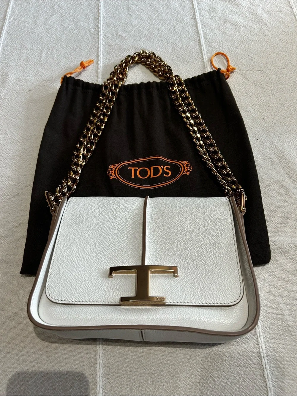 TOD'S White Leather Shoulder Bag with Gold T-Logo and Chain